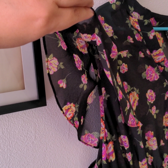 Torrid sheer floral top - Picture 4 of 4